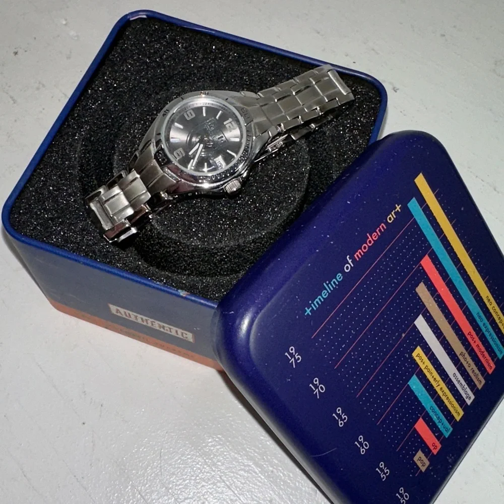 Vintage silver watch Fossil tin box